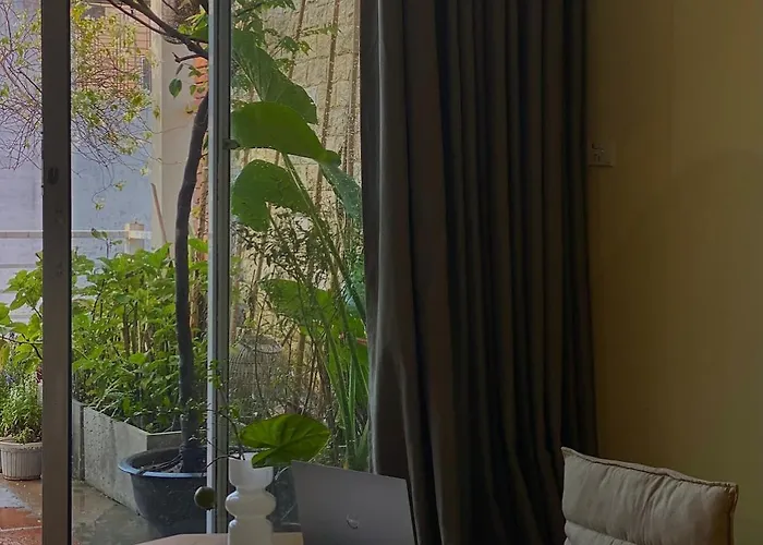 Pentstudio With Garden